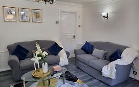 Glamorous Room With Wifi And Netflix
